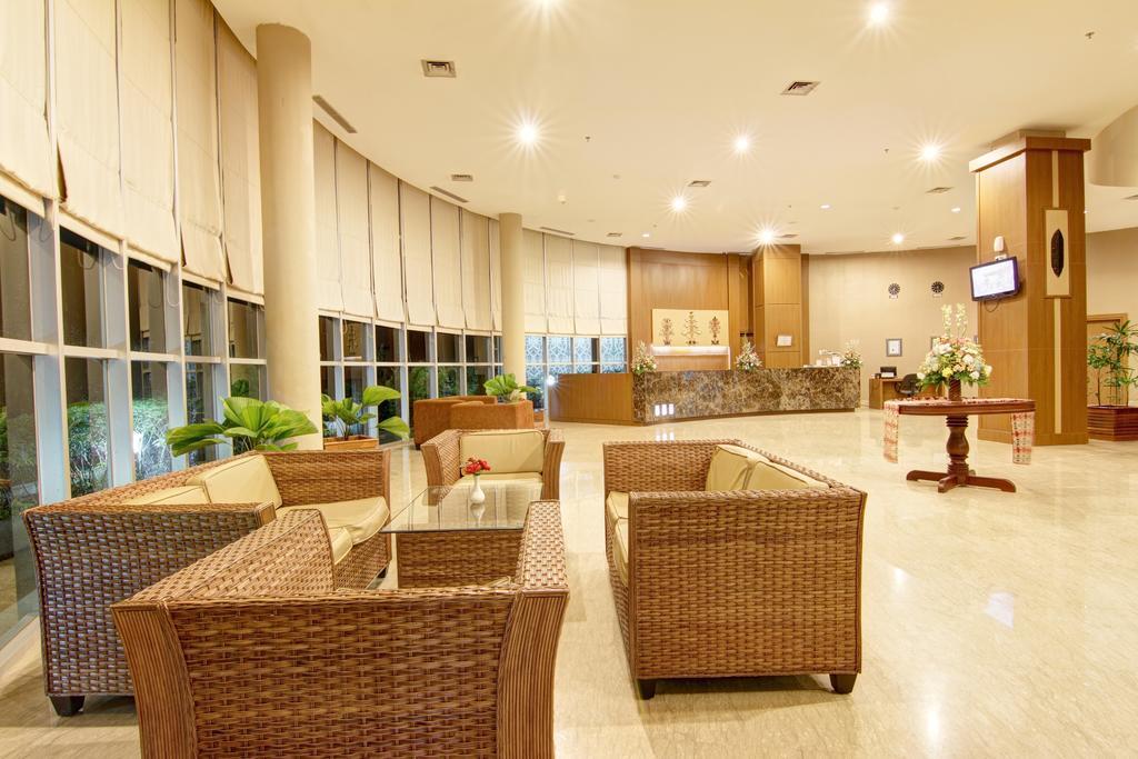 Hotel Luwansa Palangkaraya Exterior photo