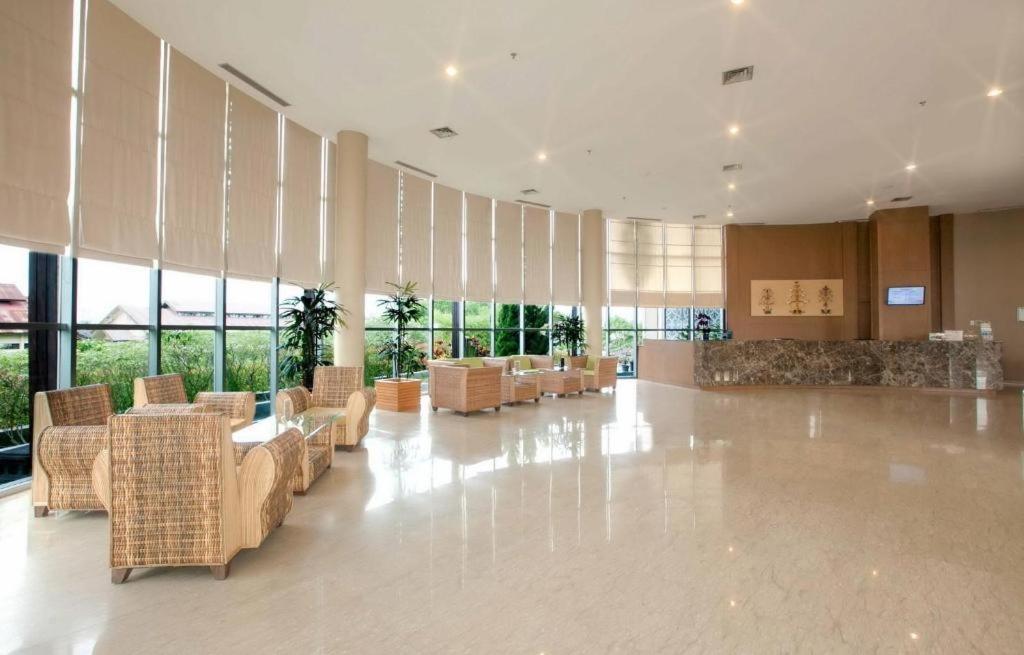 Hotel Luwansa Palangkaraya Exterior photo
