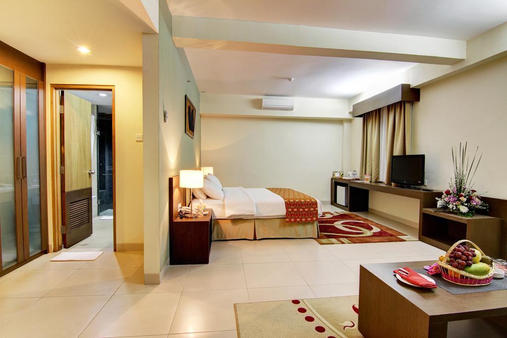 Hotel Luwansa Palangkaraya Room photo